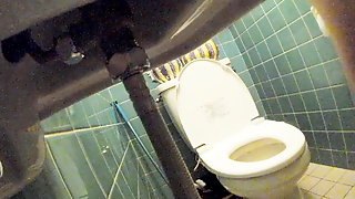 Asian young lady toilet peep movie