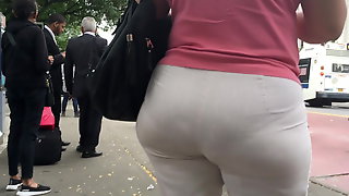 Nice Gilf Vpl Booty in White Pants